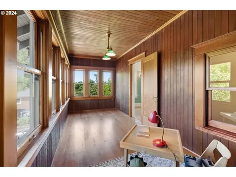 5606 SE Yamhill Street Portland OR 97215