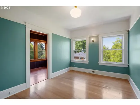 5606 SE Yamhill Street Portland OR 97215