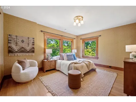 5606 SE Yamhill Street Portland OR 97215