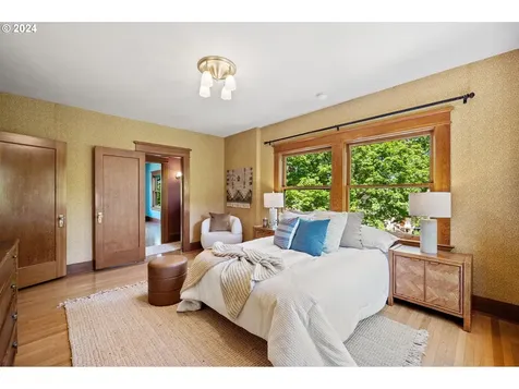 5606 SE Yamhill Street Portland OR 97215