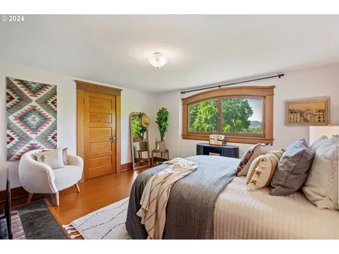 5606 SE Yamhill Street Portland OR 97215