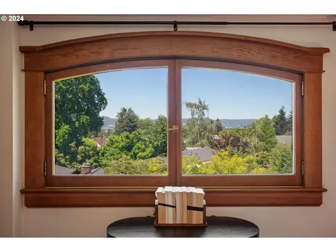 5606 SE Yamhill Street Portland OR 97215