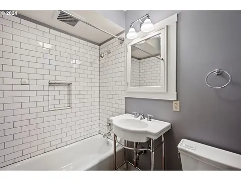 5606 SE Yamhill Street Portland OR 97215