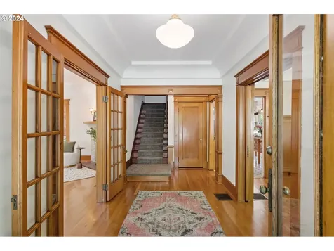 5606 SE Yamhill Street Portland OR 97215