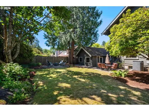 5606 SE Yamhill Street Portland OR 97215