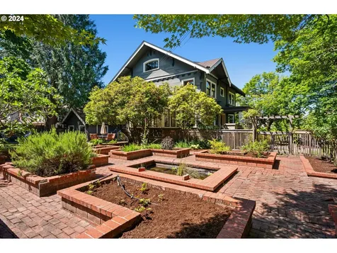 5606 SE Yamhill Street Portland OR 97215