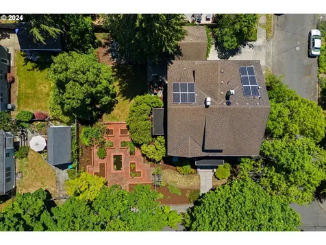 5606 SE Yamhill Street Portland OR 97215