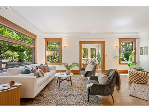 5606 SE Yamhill Street Portland OR 97215