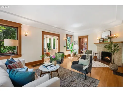 5606 SE Yamhill Street Portland OR 97215