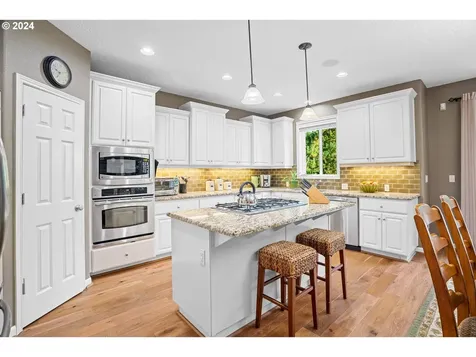 11550 Se Aerie Crescent Road Happy Valley OR 97086