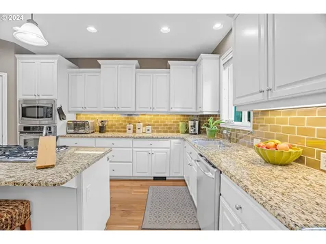 11550 Se Aerie Crescent Road Happy Valley OR 97086