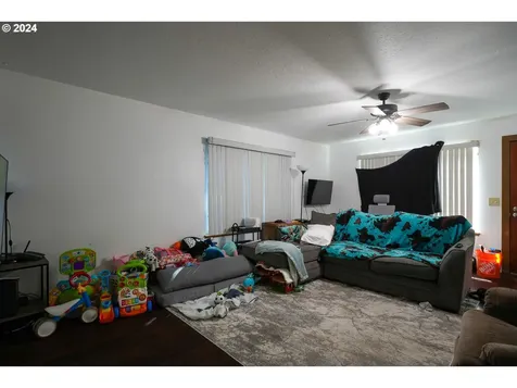 1732 Se Eddy Street Roseburg OR 97470
