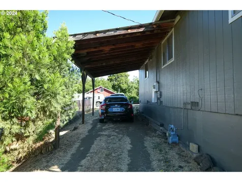 1732 Se Eddy Street Roseburg OR 97470