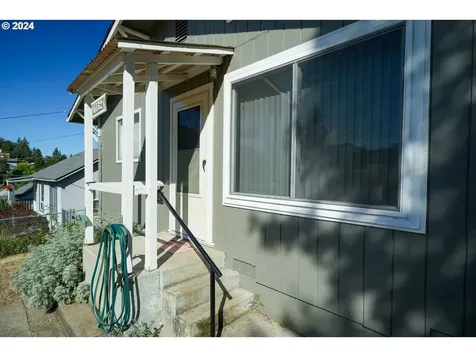 1732 Se Eddy Street Roseburg OR 97470