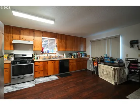 1732 Se Eddy Street Roseburg OR 97470