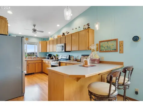 993 9th Street Tillamook OR 97141