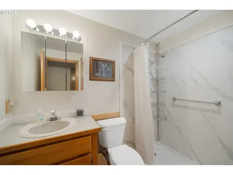 993 9th Street Tillamook OR 97141