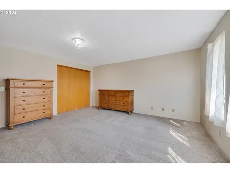 993 9th Street Tillamook OR 97141