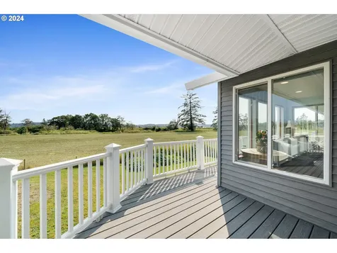 993 9th Street Tillamook OR 97141