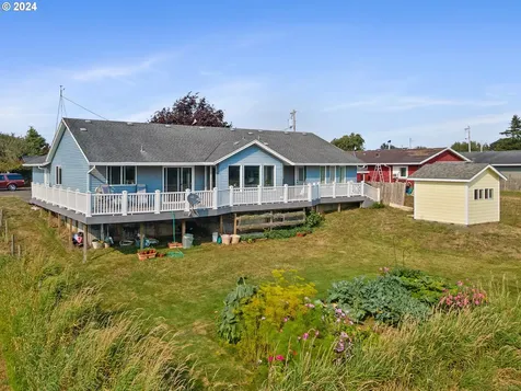 993 9th Street Tillamook OR 97141