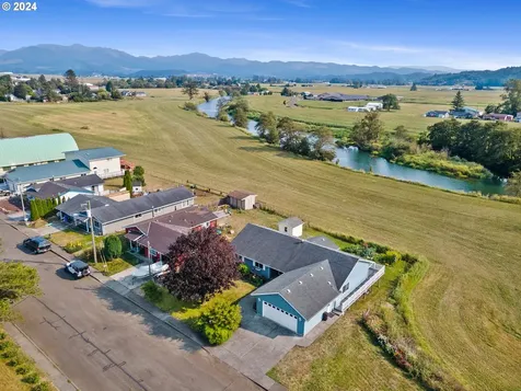 993 9th Street Tillamook OR 97141
