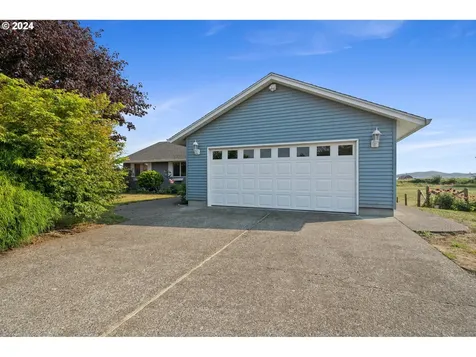 993 9th Street Tillamook OR 97141