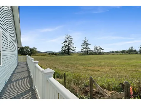 993 9th Street Tillamook OR 97141