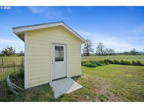 993 9th Street Tillamook OR 97141