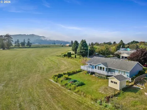 993 9th Street Tillamook OR 97141