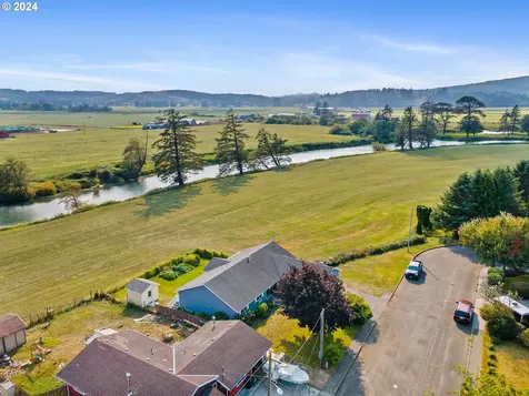 993 9th Street Tillamook OR 97141