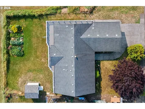 993 9th Street Tillamook OR 97141