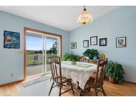 993 9th Street Tillamook OR 97141
