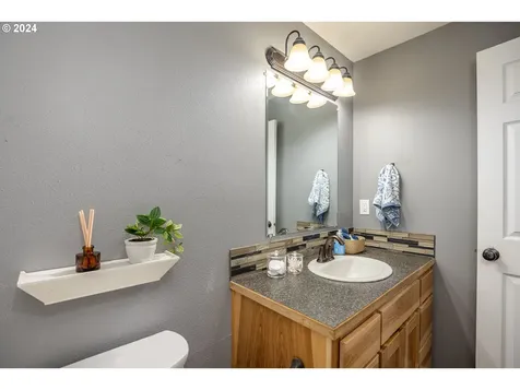 1455 S 58th Street Springfield OR 97478