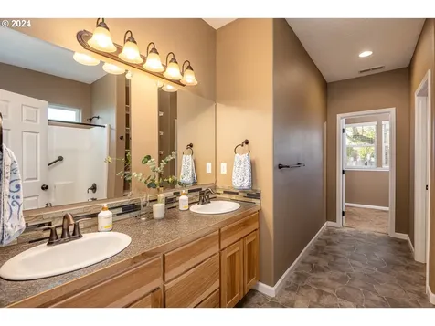1455 S 58th Street Springfield OR 97478