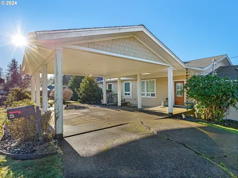 25 W Kensington Avenue Astoria OR 97103