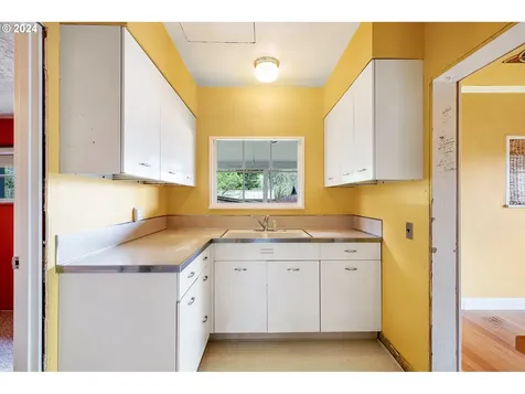 1813 Sw Moss Street Portland OR 97219