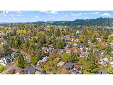 1813 Sw Moss Street Portland OR 97219