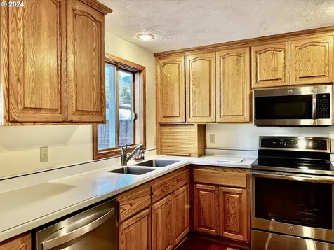 76481 Portal Drive Oakridge OR 97463