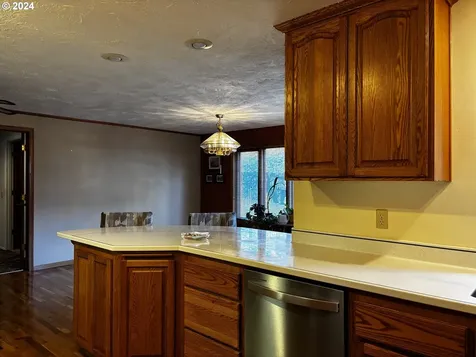 76481 Portal Drive Oakridge OR 97463