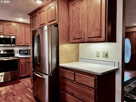 76481 Portal Drive Oakridge OR 97463