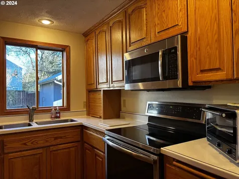 76481 Portal Drive Oakridge OR 97463