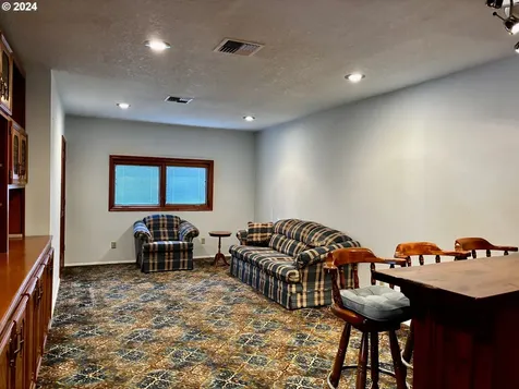 76481 Portal Drive Oakridge OR 97463