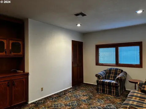 76481 Portal Drive Oakridge OR 97463