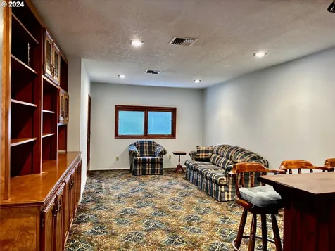 76481 Portal Drive Oakridge OR 97463