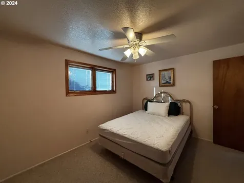 76481 Portal Drive Oakridge OR 97463