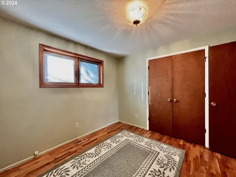 76481 Portal Drive Oakridge OR 97463