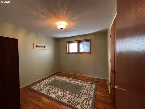 76481 Portal Drive Oakridge OR 97463