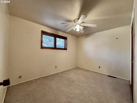 76481 Portal Drive Oakridge OR 97463