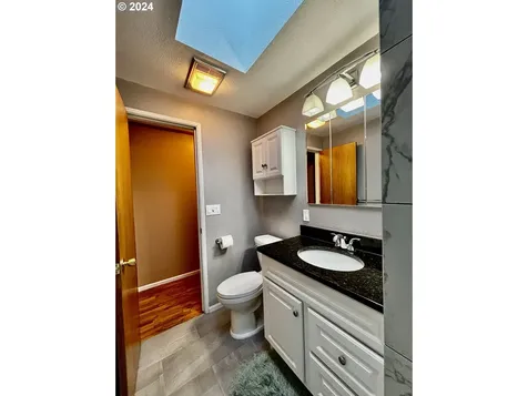 76481 Portal Drive Oakridge OR 97463