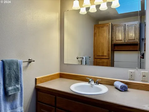 76481 Portal Drive Oakridge OR 97463